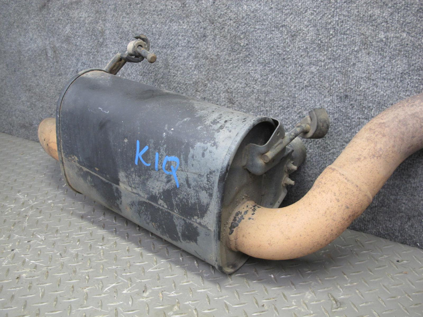 2011-2017 Infiniti QX56 QX80 5.6L Engine Exhaust System Rear Muffler Pipe