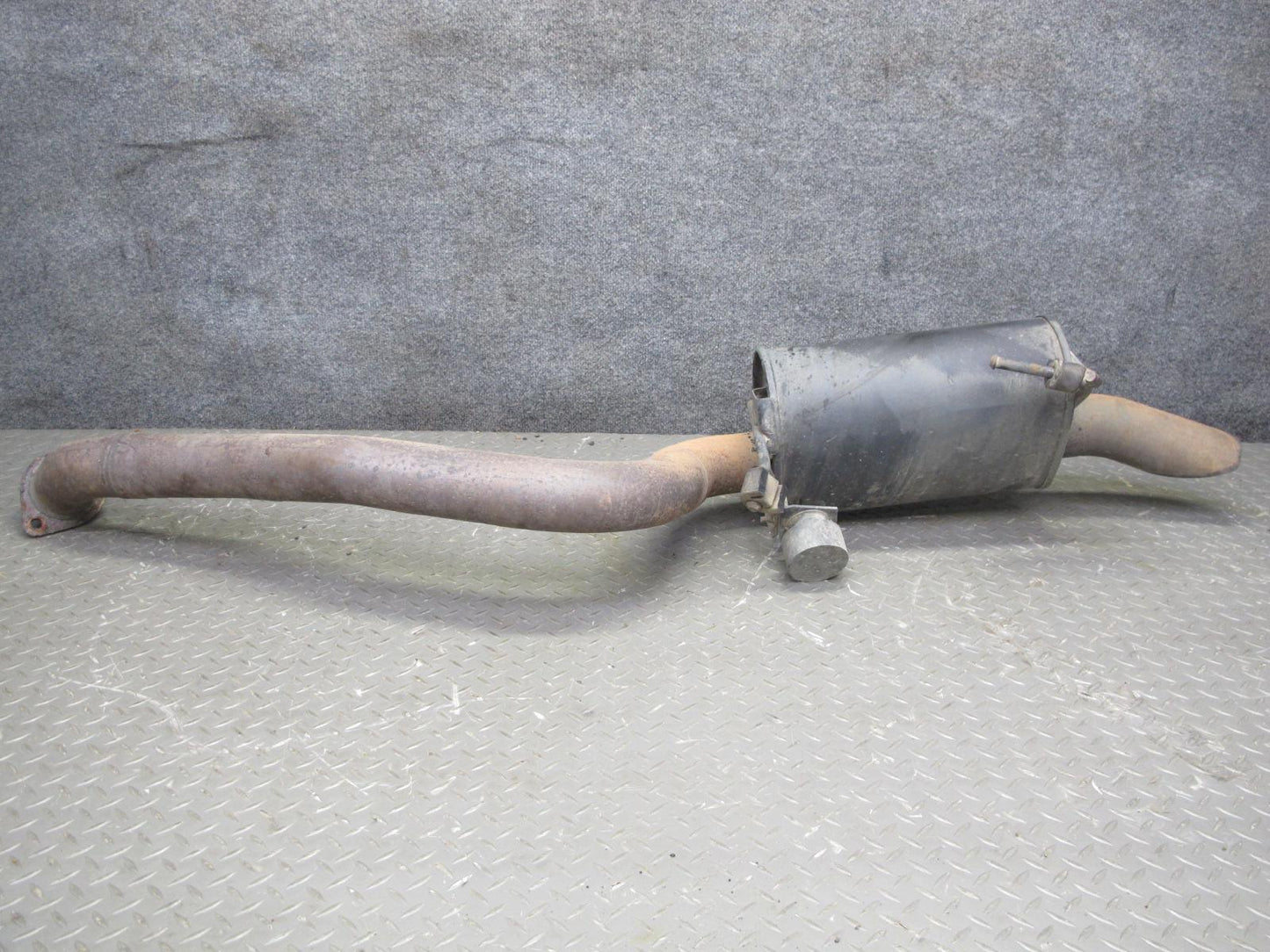 2011-2017 Infiniti QX56 QX80 5.6L Engine Exhaust System Rear Muffler Pipe