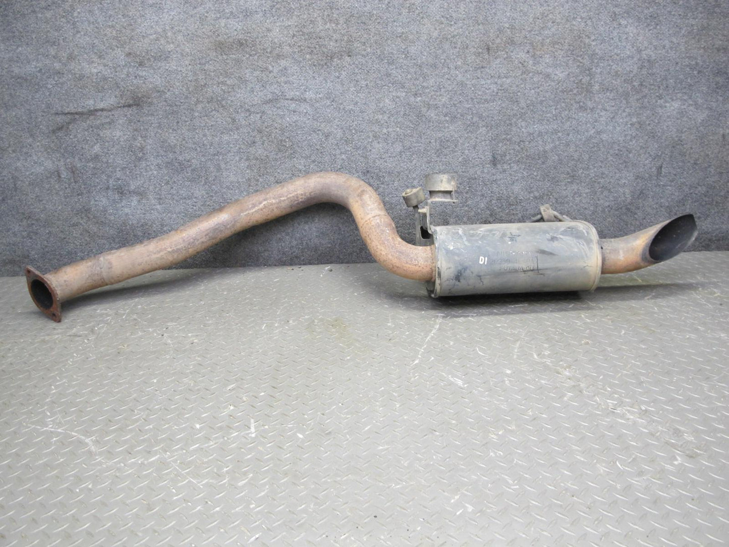2011-2017 Infiniti QX56 QX80 5.6L Engine Exhaust System Rear Muffler Pipe