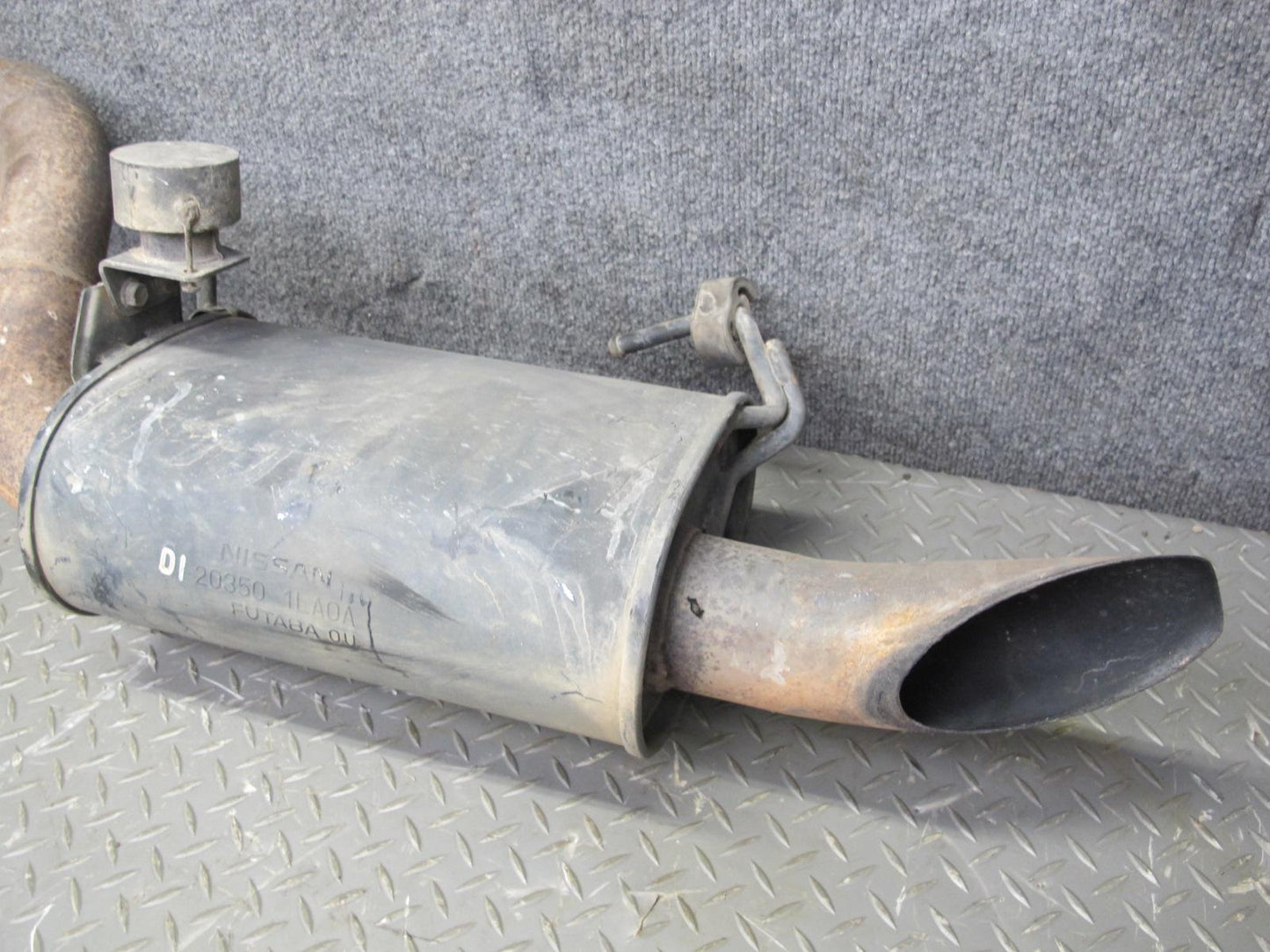 2011-2017 Infiniti QX56 QX80 5.6L Engine Exhaust System Rear Muffler Pipe