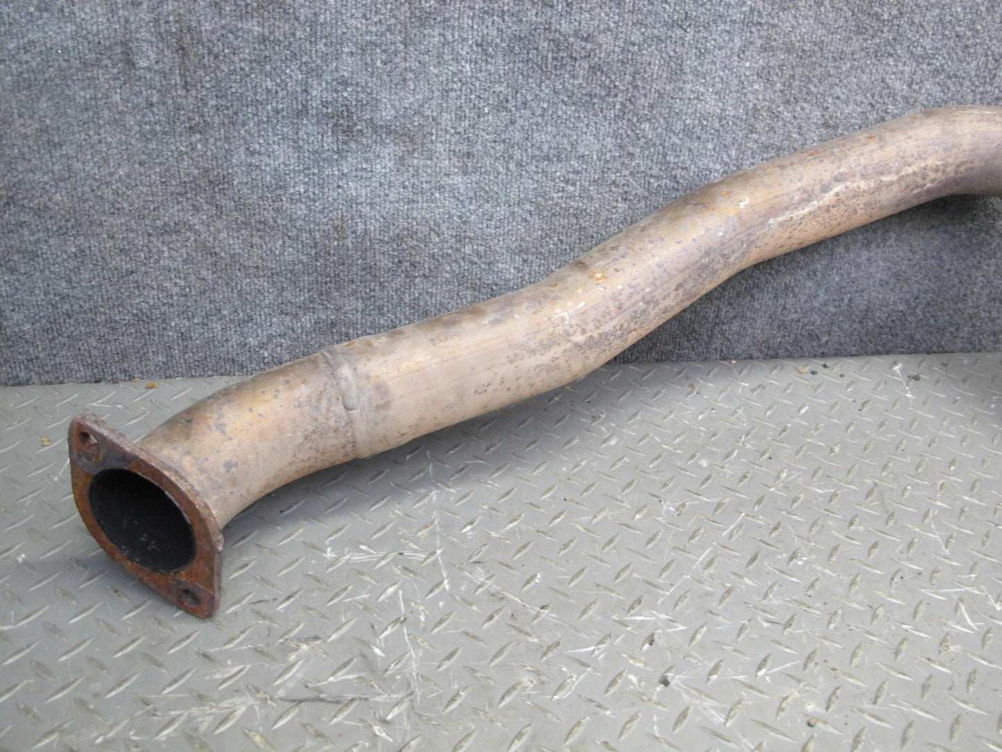 2011-2017 Infiniti QX56 QX80 5.6L Engine Exhaust System Rear Muffler Pipe