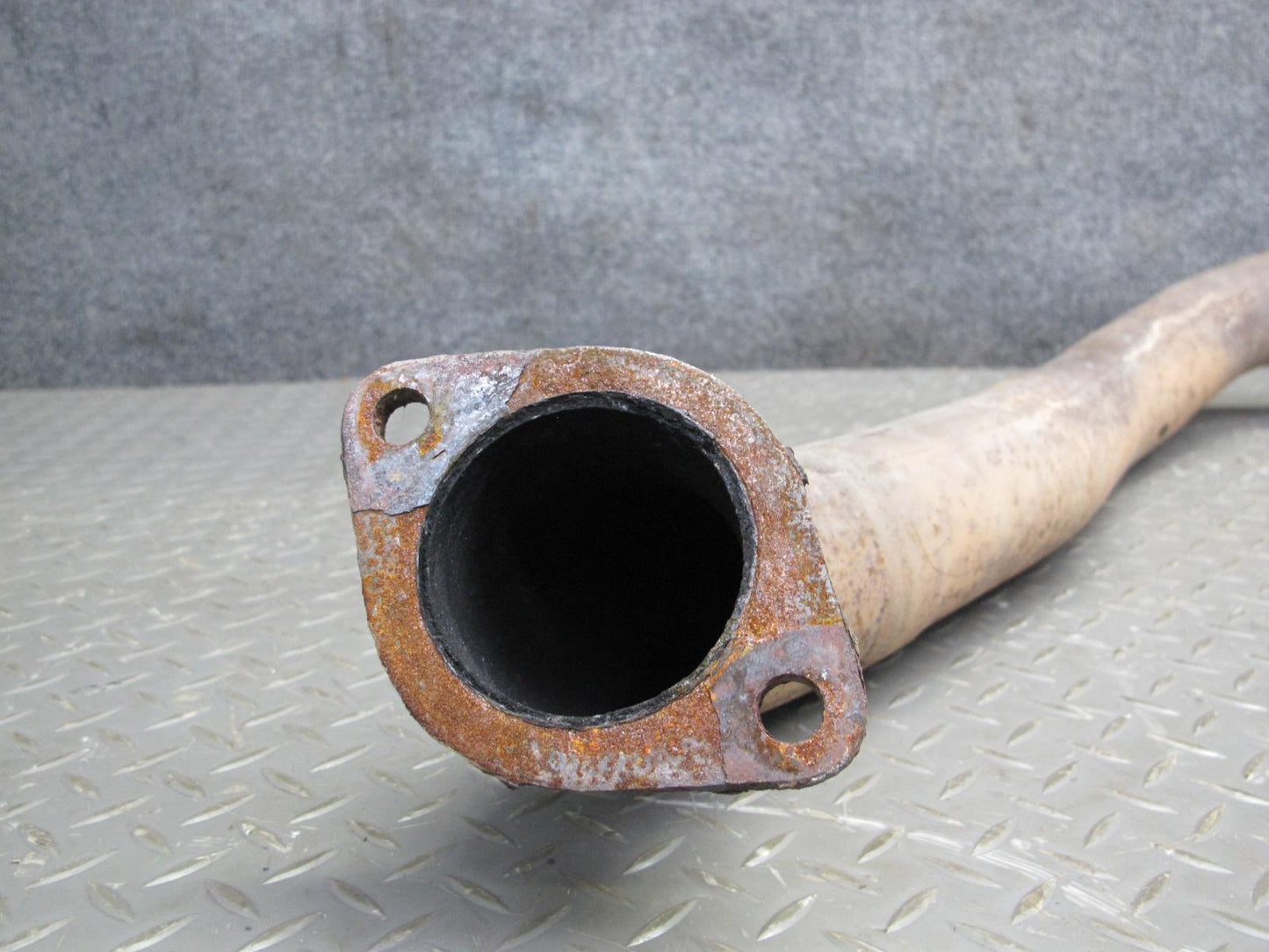 2011-2017 Infiniti QX56 QX80 5.6L Engine Exhaust System Rear Muffler Pipe