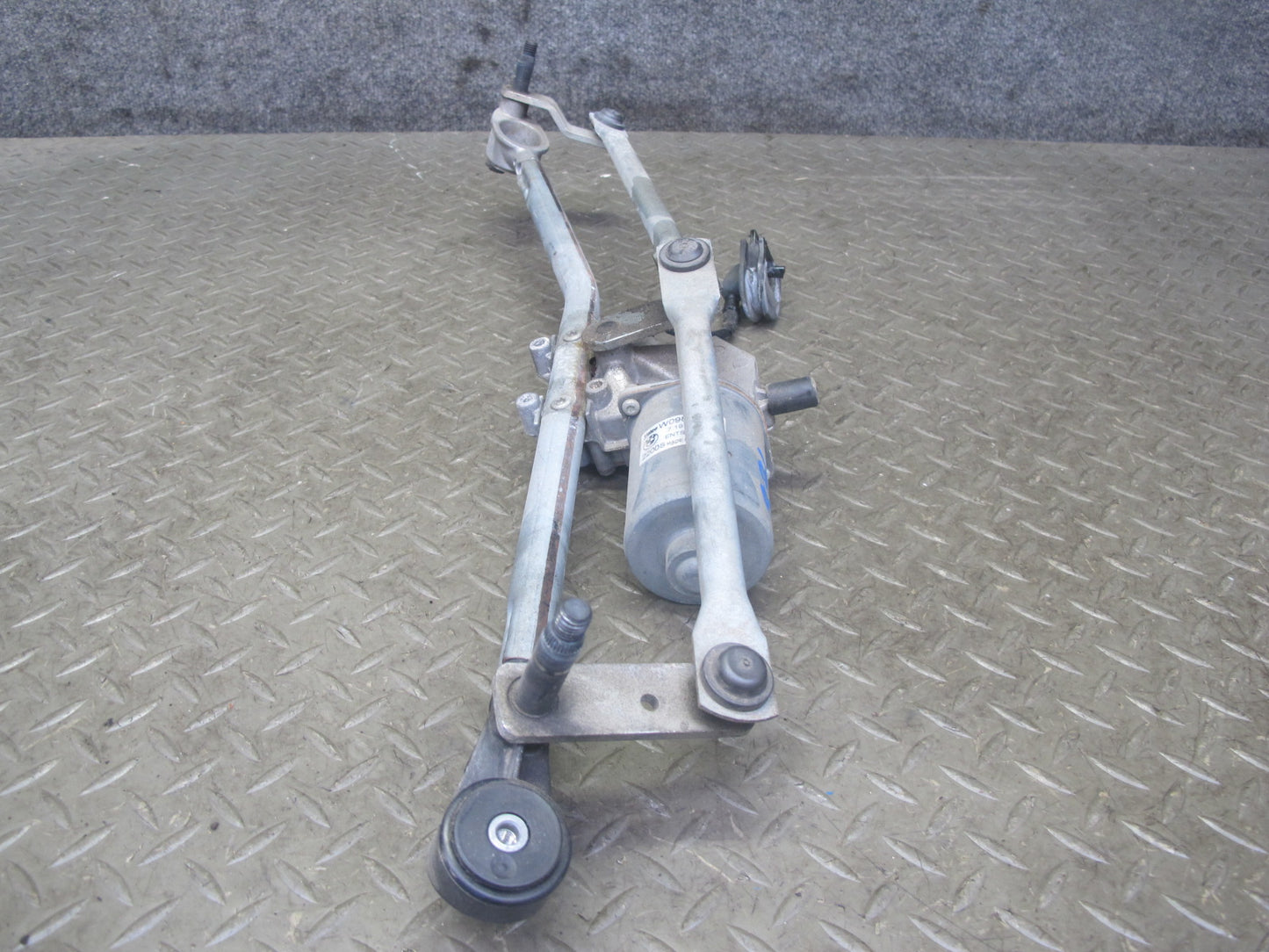 09-16 BMW E89 Z4 Windshield Wiper Transmission Linkage w Motor OEM