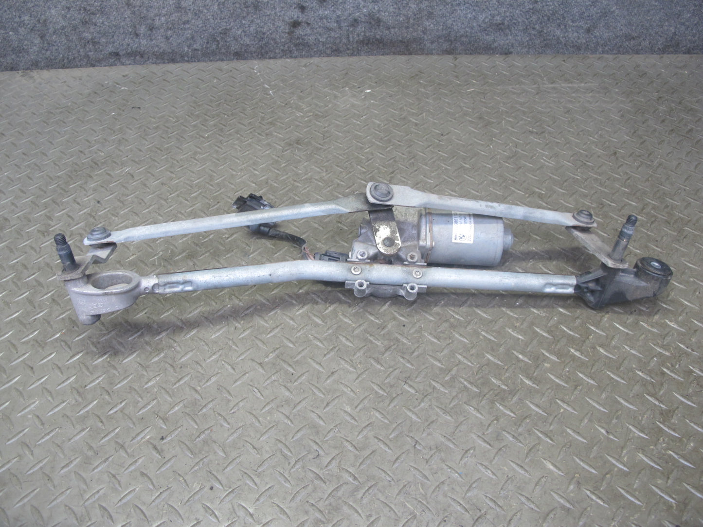 09-16 BMW E89 Z4 Windshield Wiper Transmission Linkage w Motor OEM