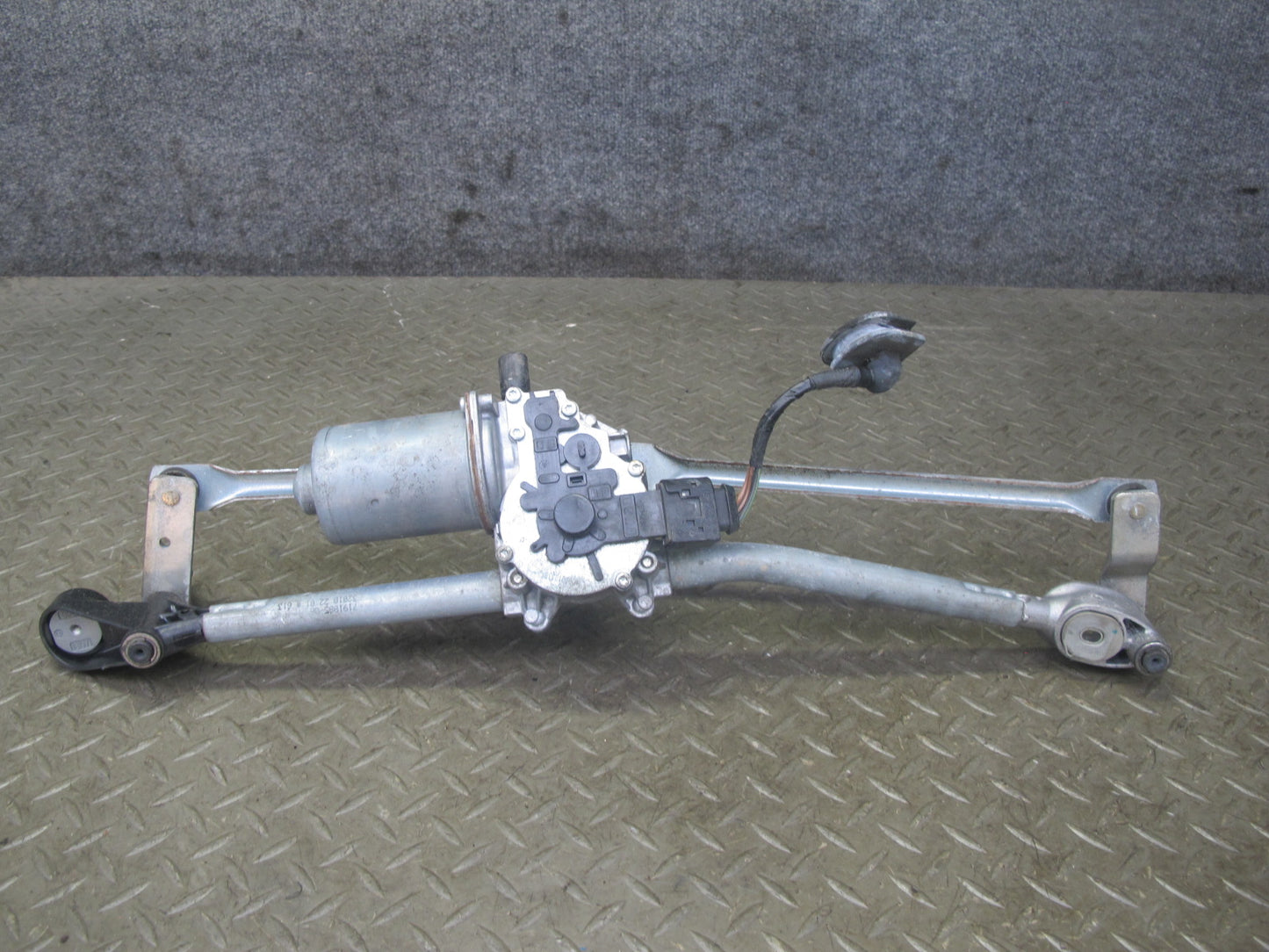 09-16 BMW E89 Z4 Windshield Wiper Transmission Linkage w Motor OEM