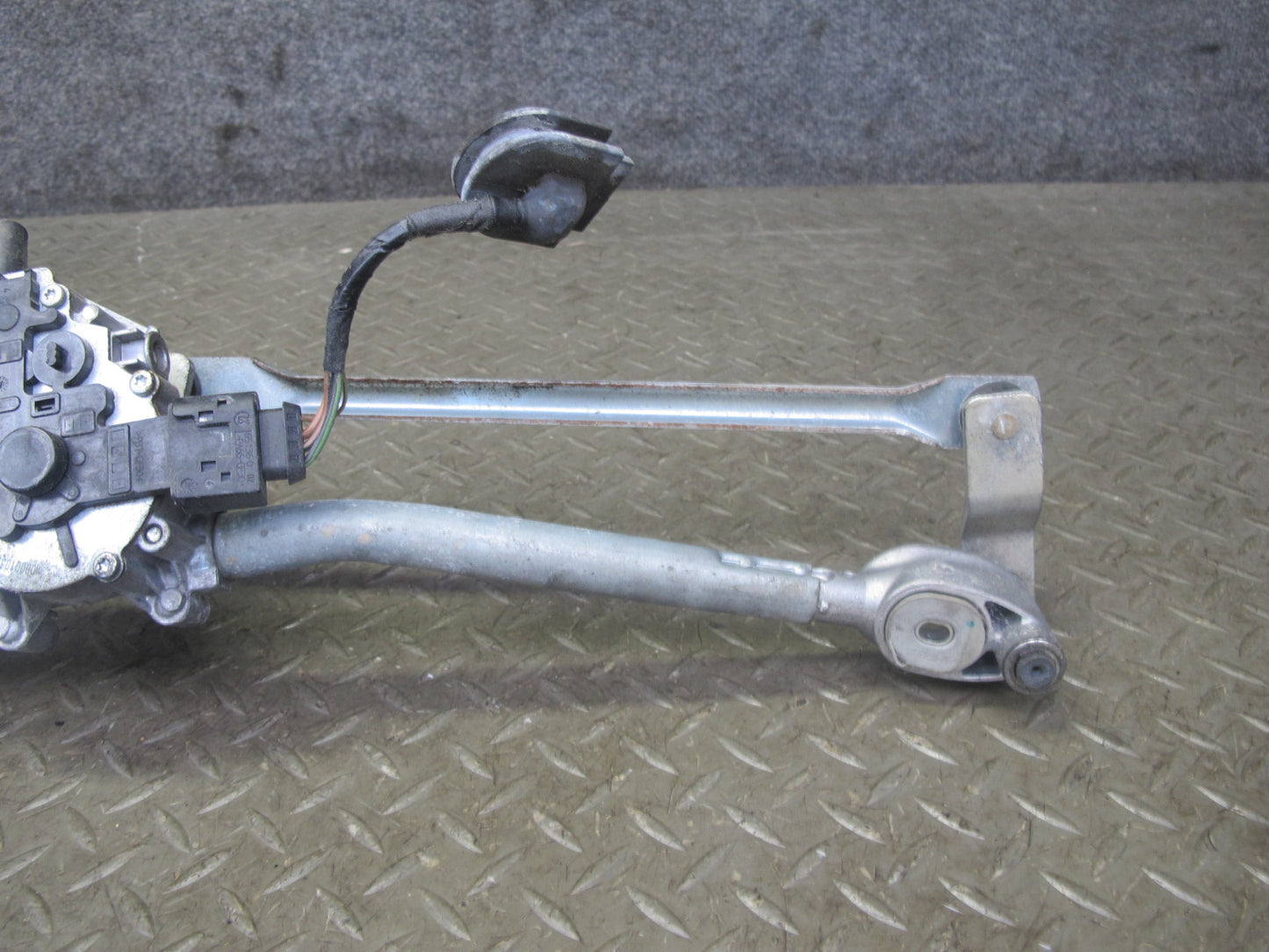 09-16 BMW E89 Z4 Windshield Wiper Transmission Linkage w Motor OEM