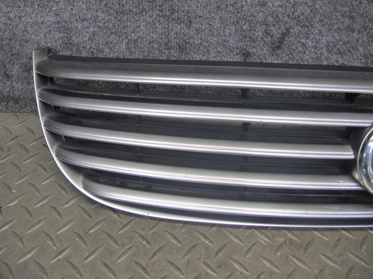 02-05 Lexus Z40 SC430 Front Bumper Chrome Grille w Emblem OEM