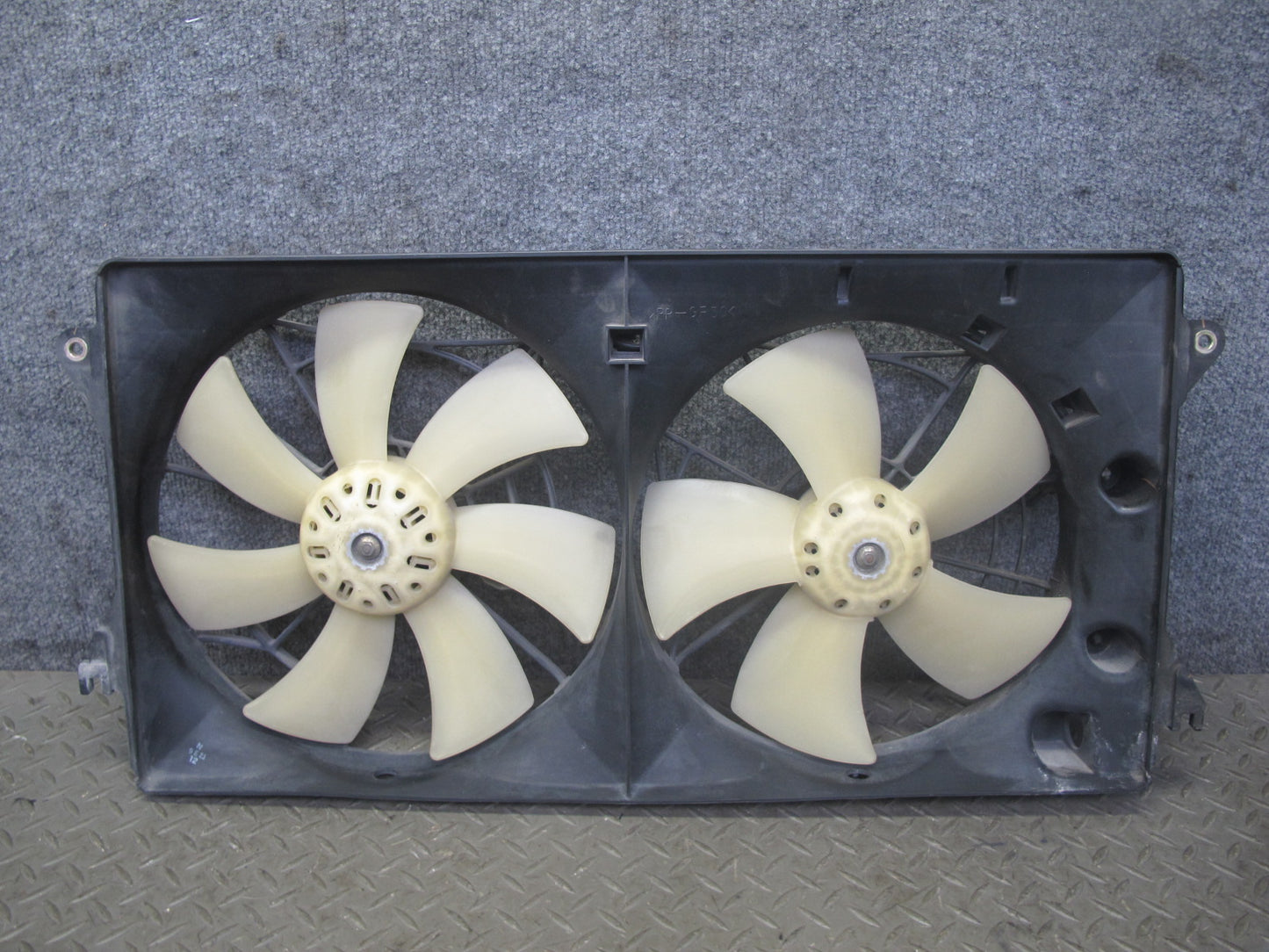 00-05 Toyota MR2 Spyder ZZW30L Engine Radiator Cooling Fan Motor Shroud OEM
