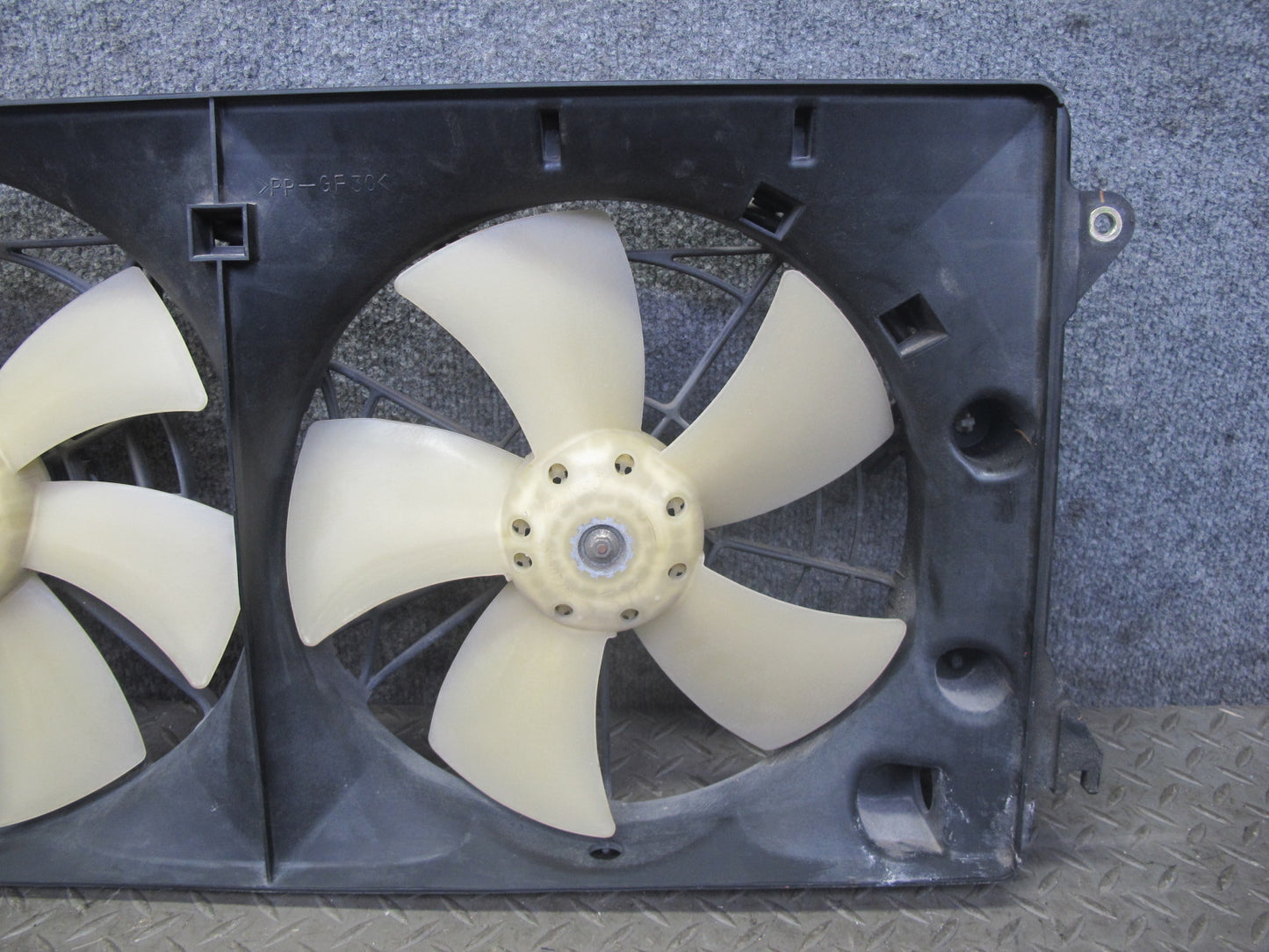 00-05 Toyota MR2 Spyder ZZW30L Engine Radiator Cooling Fan Motor Shroud OEM