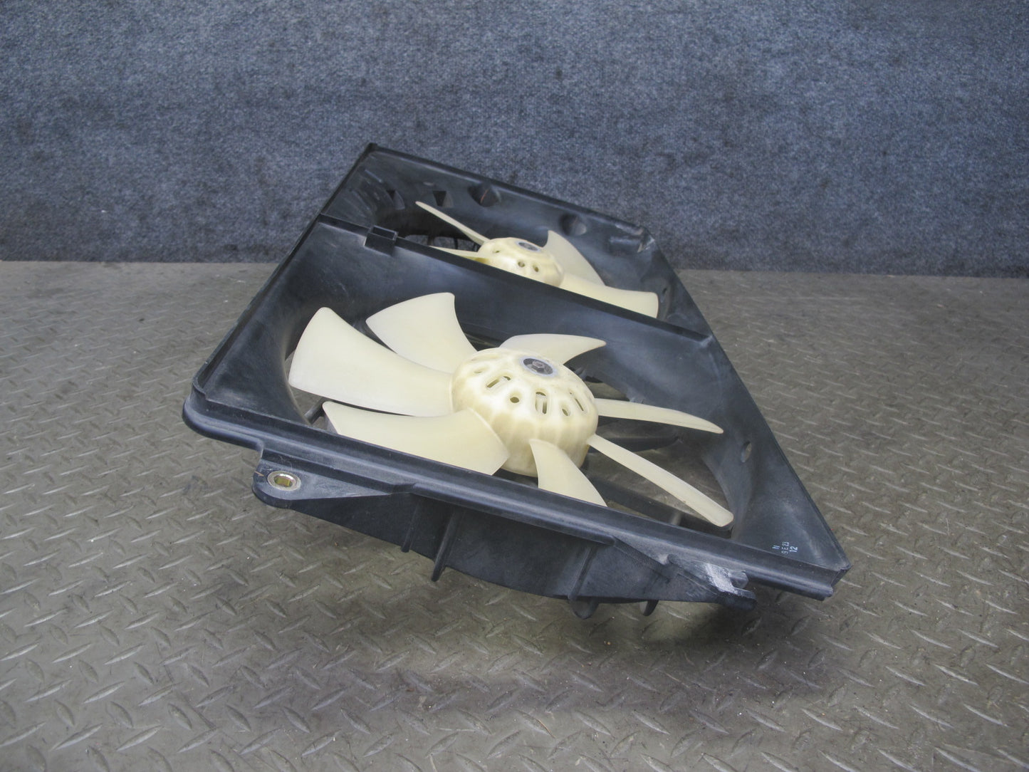 00-05 Toyota MR2 Spyder ZZW30L Engine Radiator Cooling Fan Motor Shroud OEM