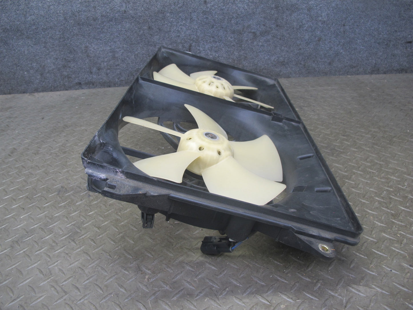 00-05 Toyota MR2 Spyder ZZW30L Engine Radiator Cooling Fan Motor Shroud OEM