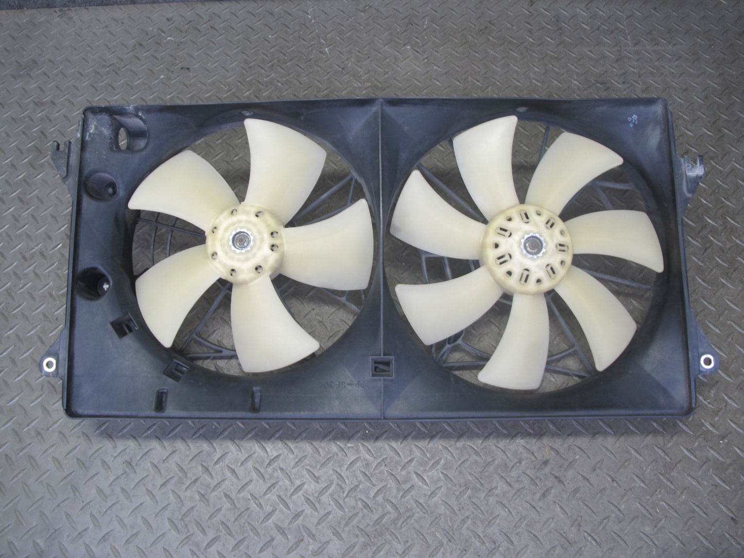 00-05 Toyota MR2 Spyder ZZW30L Engine Radiator Cooling Fan Motor Shroud OEM