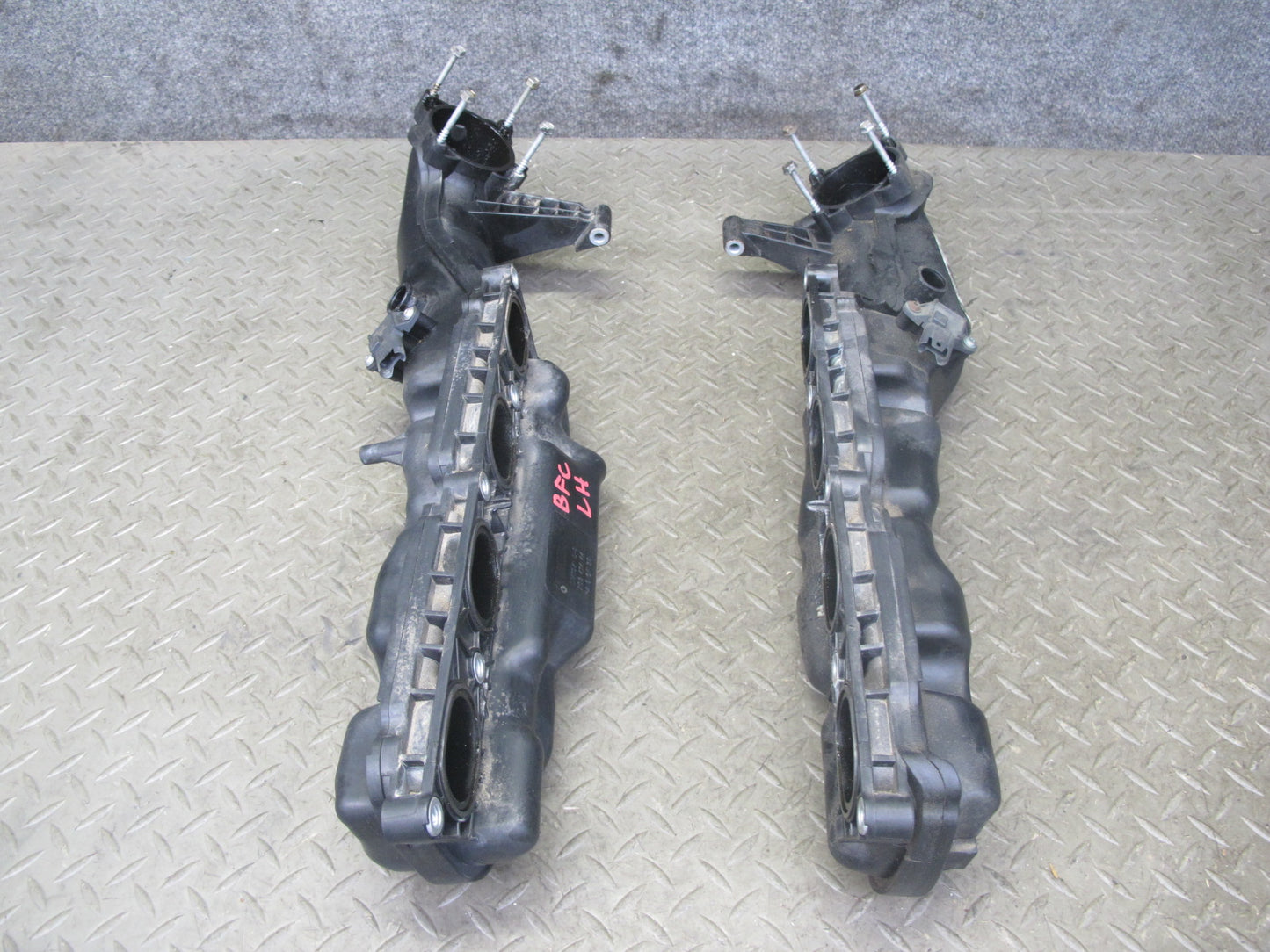 11-13 BMW F01 F07 F10 550I 4.4L N63 Left & Right Engine Intake Manifold Set OEM