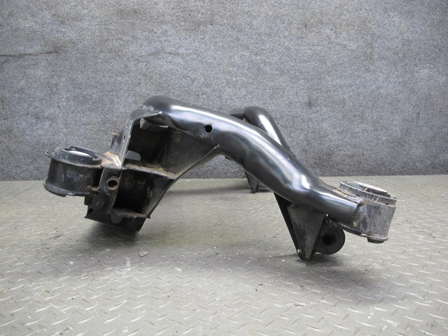 01-06 BMW E46 M3 S54 Rear Suspension Differential Crossmember Subframe Support