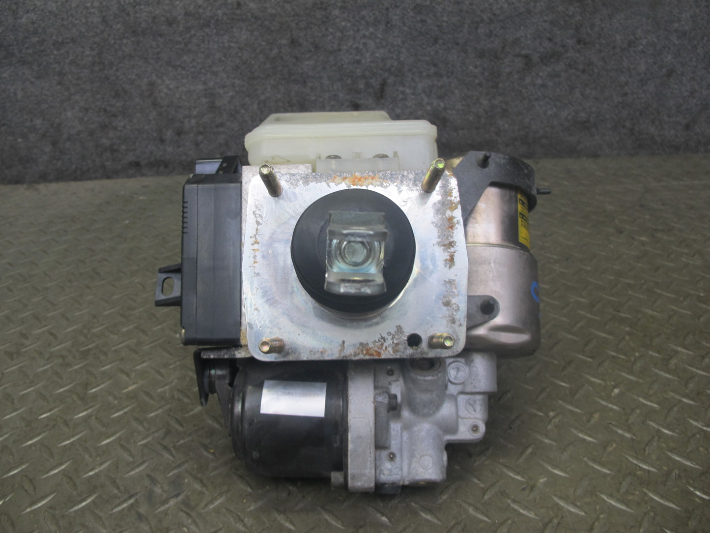 02-10 Lexus Z40 SC430 ABS Pump Brake Master Cylinder Booster Fluid Reservoir OEM