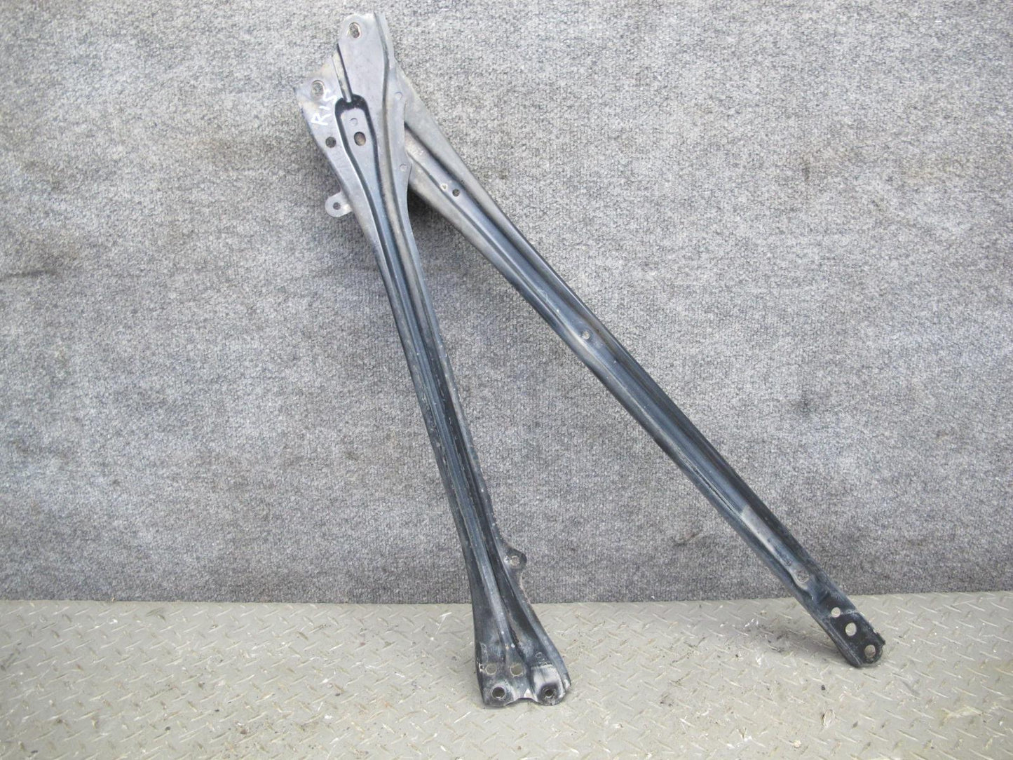 10-15 Lexus IS350 IS250 Convert Rear Left & Right Body Support Bracket Set OEM