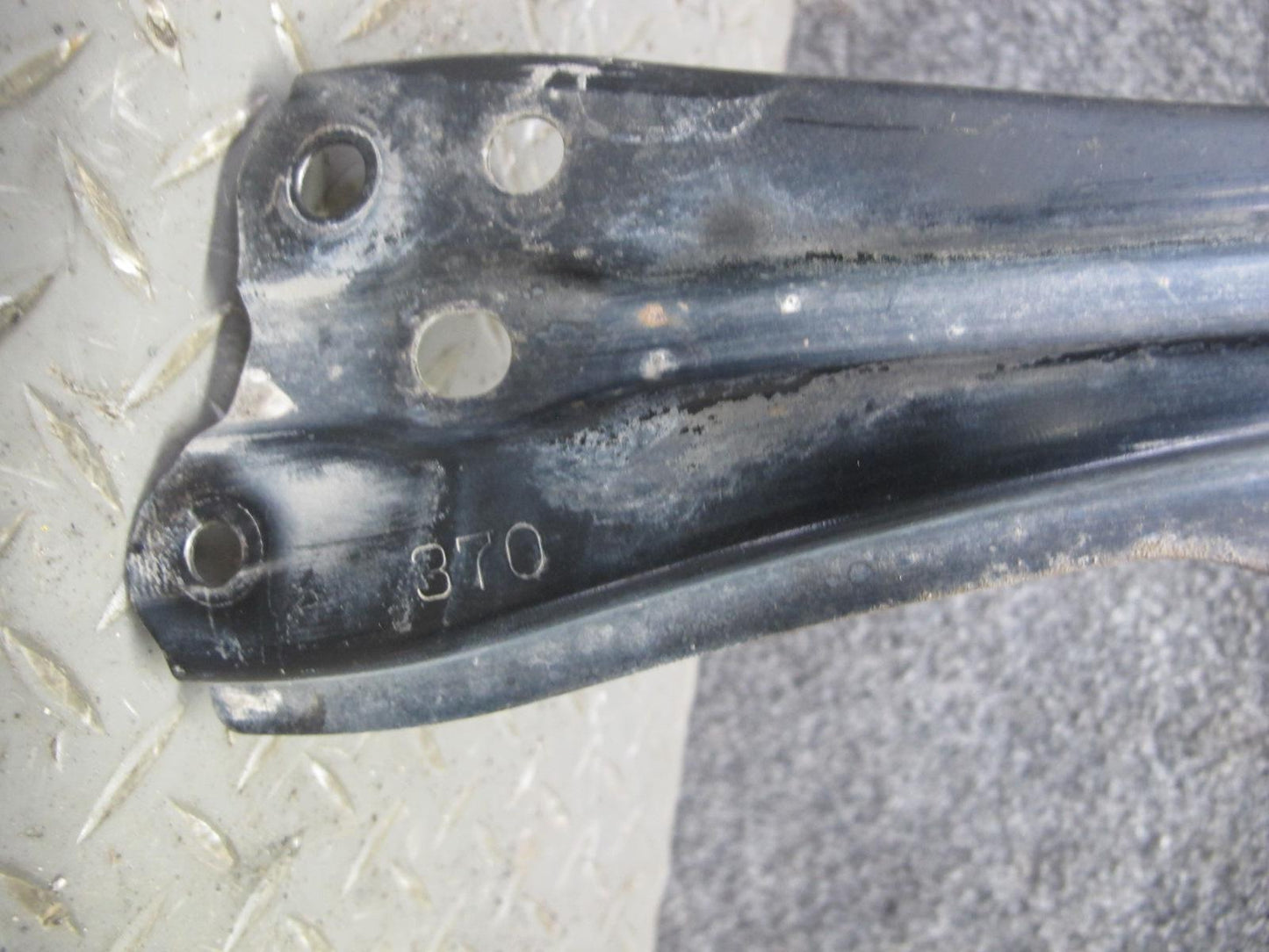 10-15 Lexus IS350 IS250 Convert Rear Left & Right Body Support Bracket Set OEM