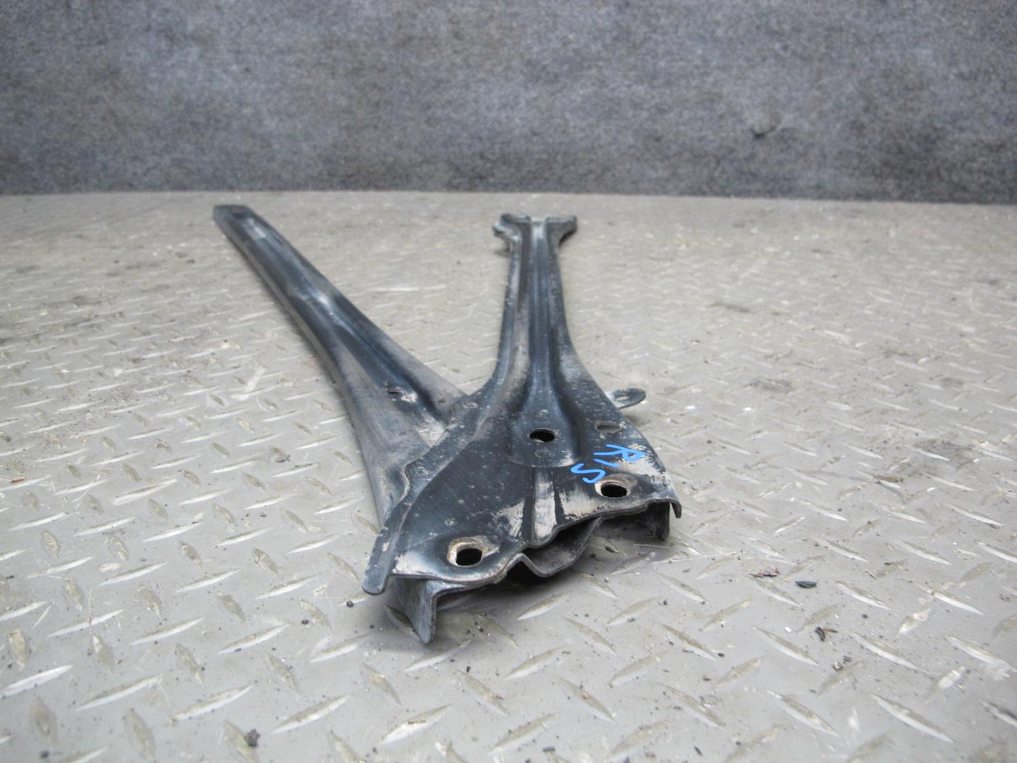 10-15 Lexus IS350 IS250 Convert Rear Left & Right Body Support Bracket Set OEM