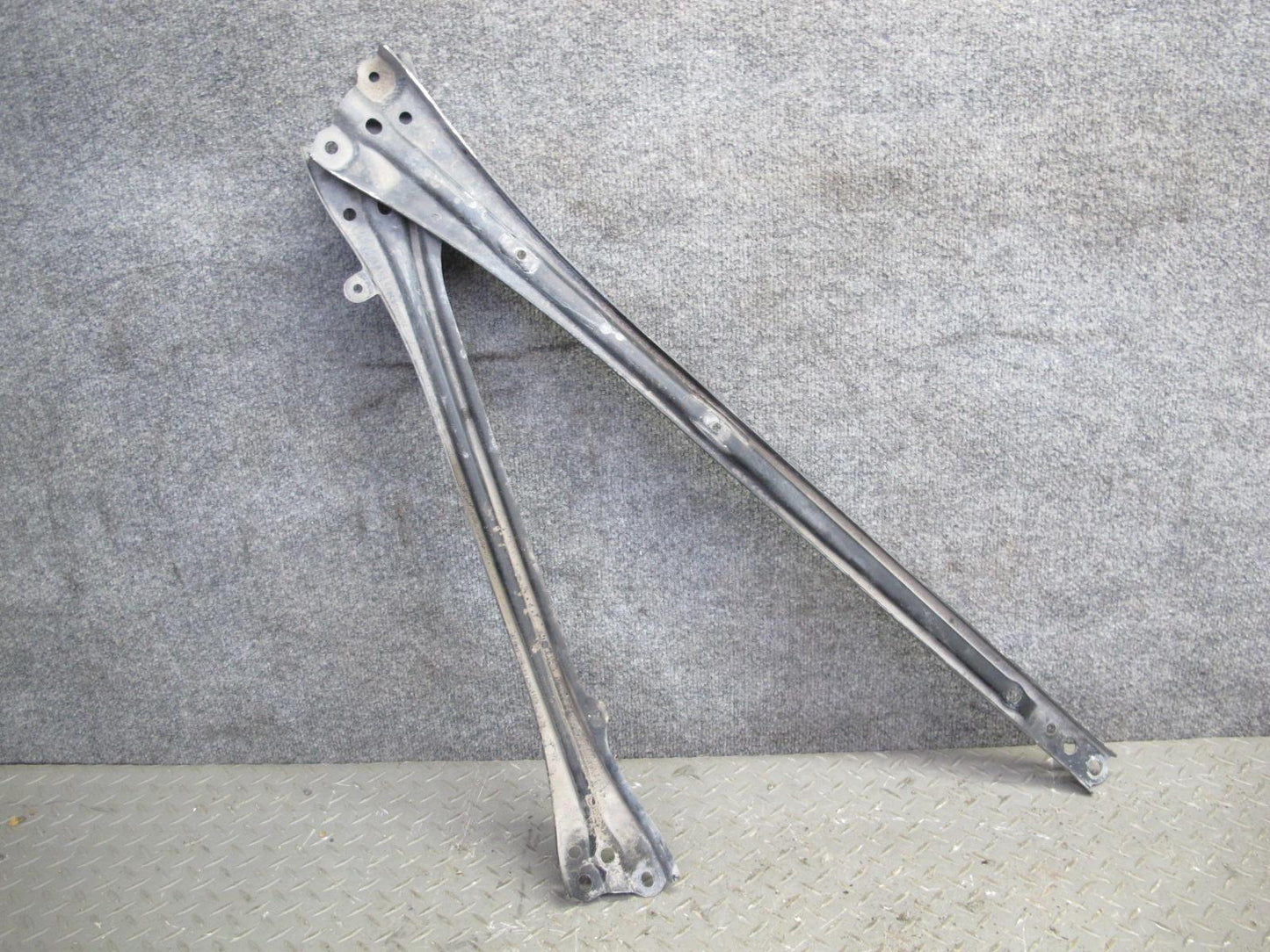 10-15 Lexus IS350 IS250 Convert Rear Left & Right Body Support Bracket Set OEM