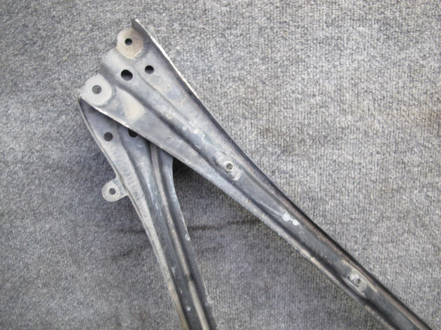 10-15 Lexus IS350 IS250 Convert Rear Left & Right Body Support Bracket Set OEM