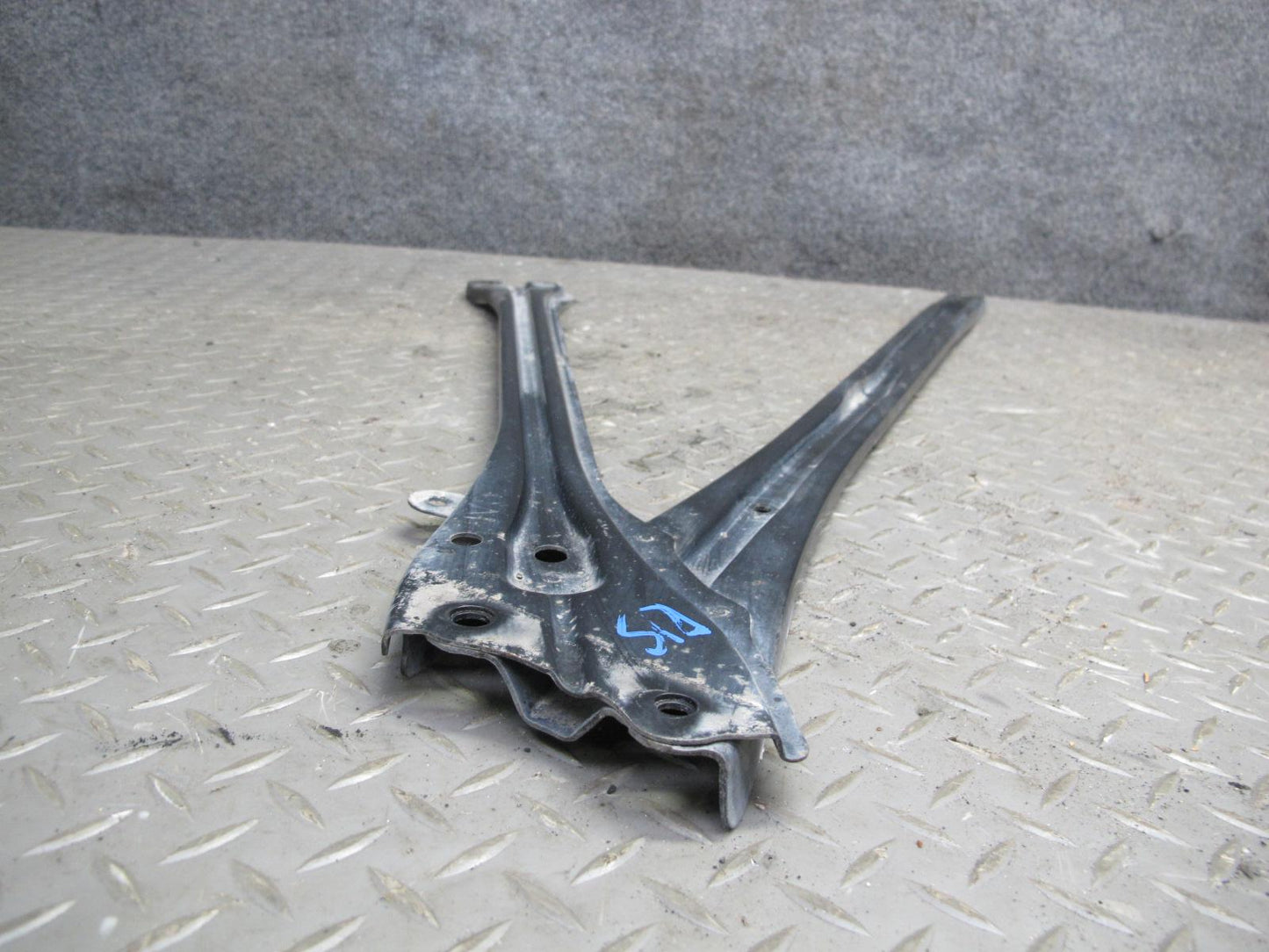 10-15 Lexus IS350 IS250 Convert Rear Left & Right Body Support Bracket Set OEM