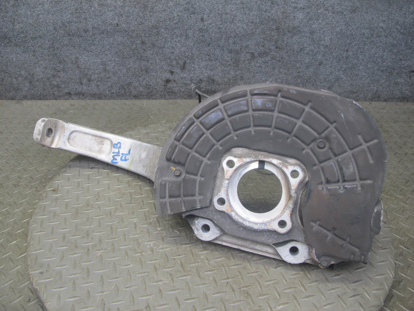 2017-2020 Maserati Levante M161 AWD Front Left Spindle Knuckle Wheel Hub Bearing