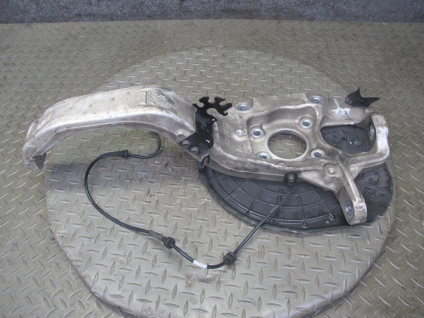 2017-2020 Maserati Levante M161 AWD Front Left Spindle Knuckle Wheel Hub Bearing