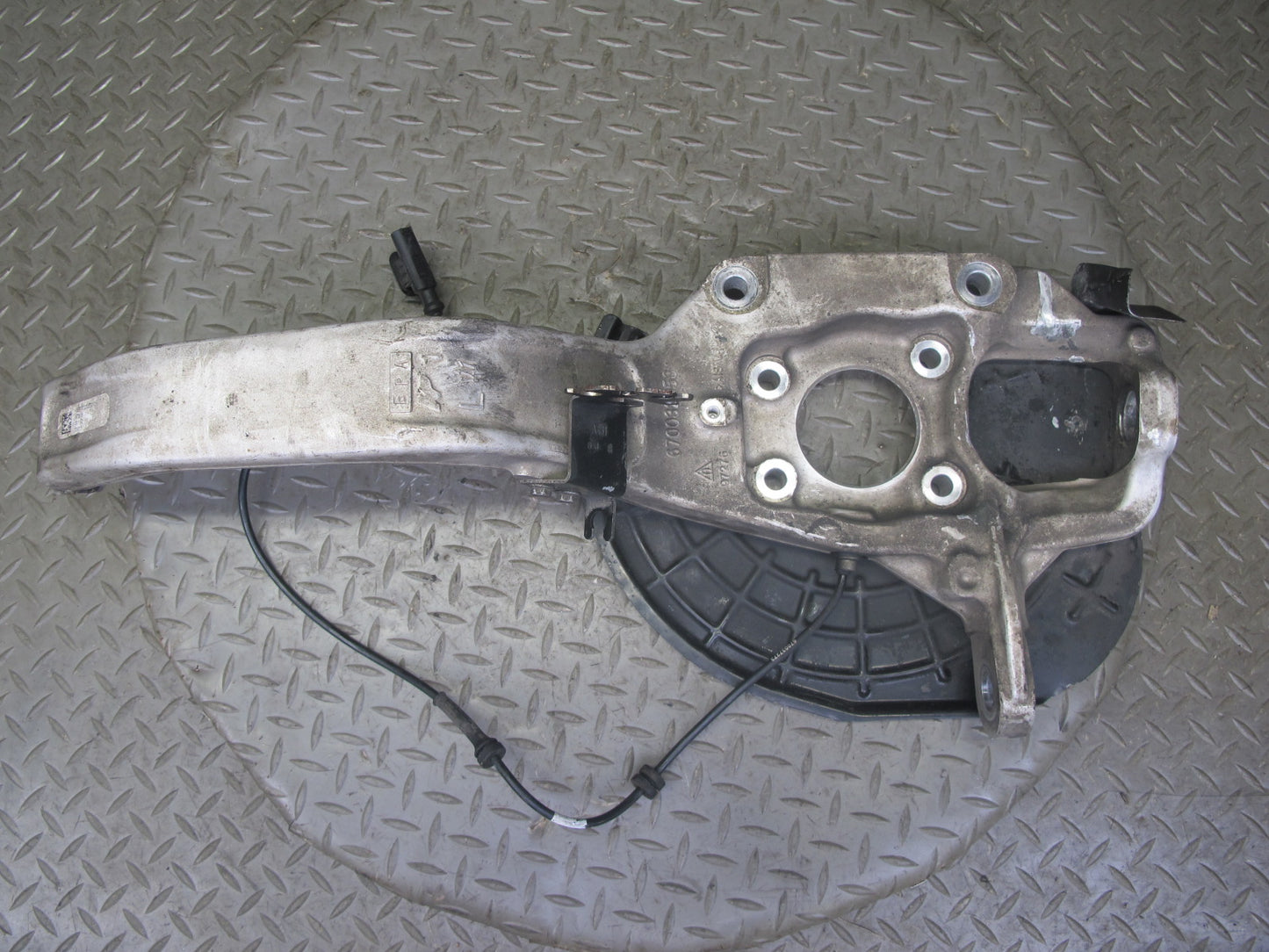 2017-2020 Maserati Levante M161 AWD Front Left Spindle Knuckle Wheel Hub Bearing
