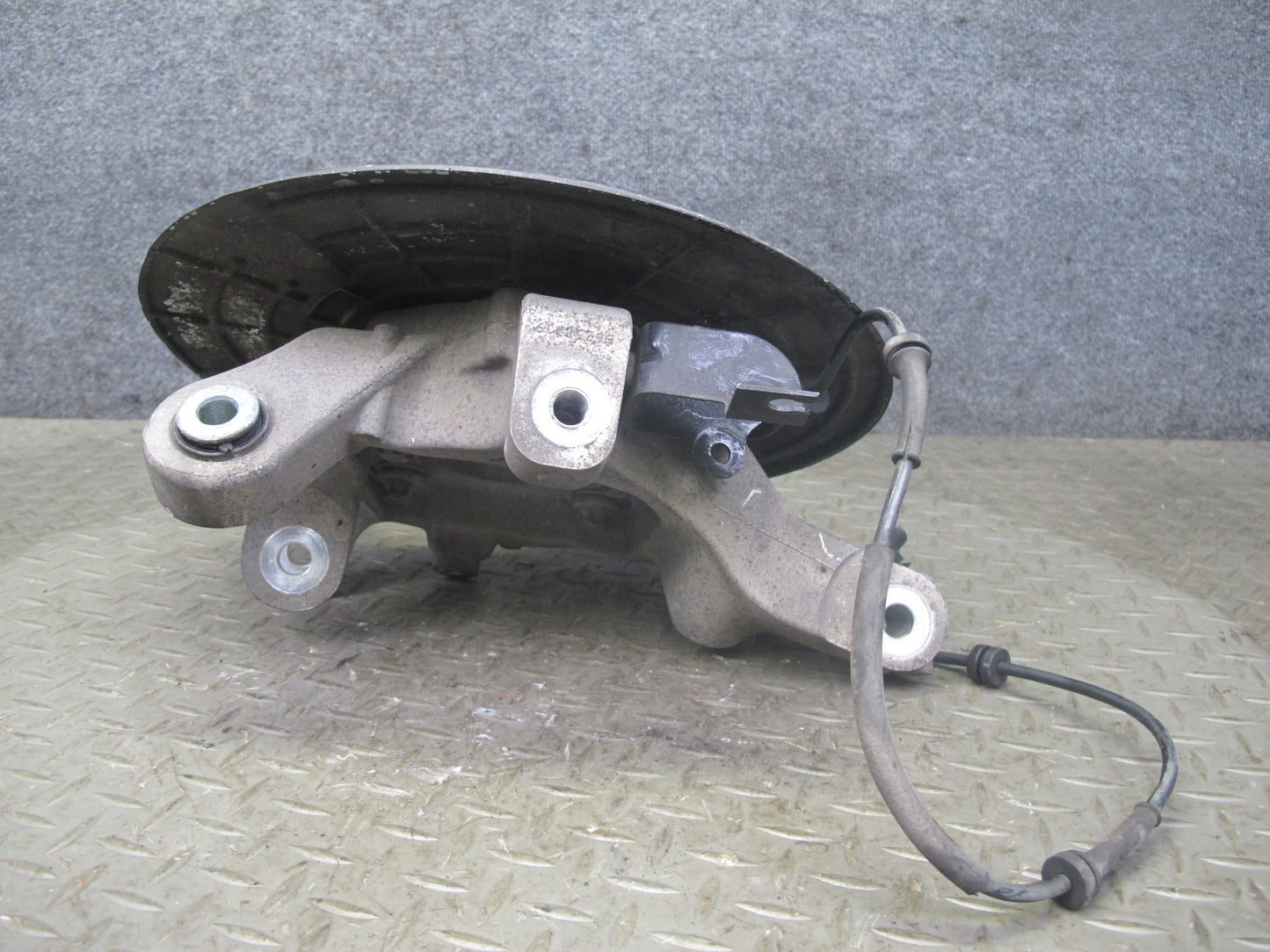 2017-2020 Maserati Levante M161 AWD Rear Right Spindle Knuckle Wheel Hub Bearing