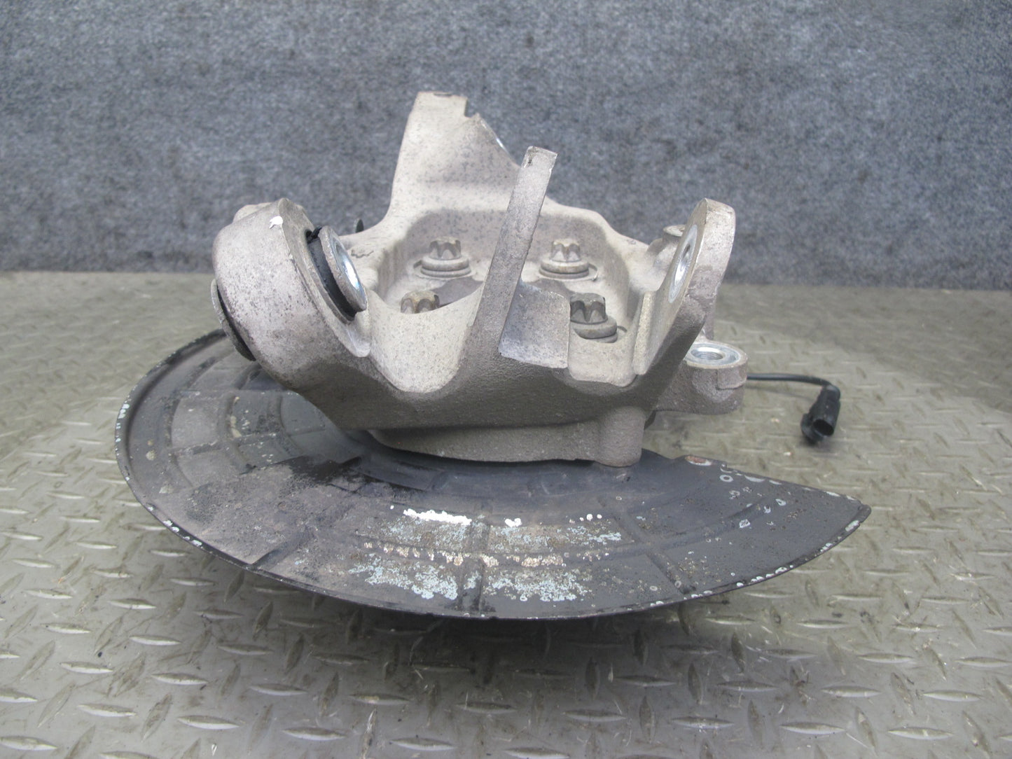 2017-2020 Maserati Levante M161 AWD Rear Right Spindle Knuckle Wheel Hub Bearing