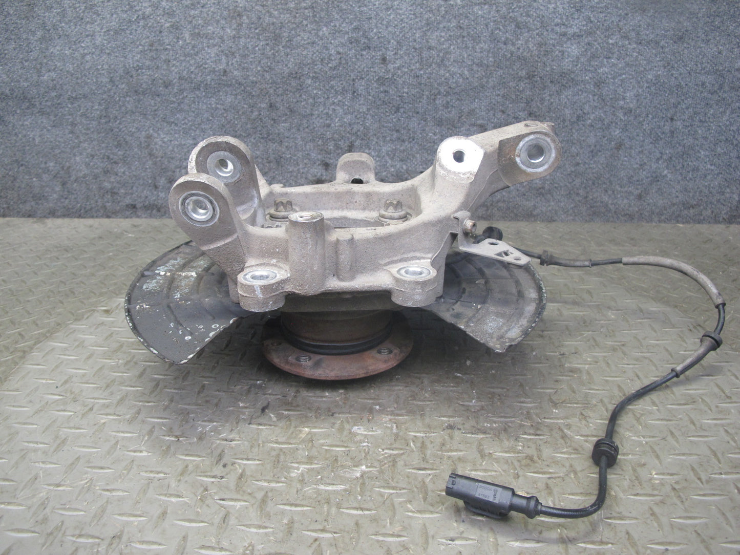 2017-2020 Maserati Levante M161 AWD Rear Right Spindle Knuckle Wheel Hub Bearing