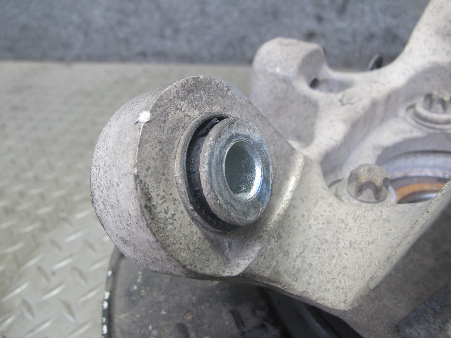 2017-2020 Maserati Levante M161 AWD Rear Right Spindle Knuckle Wheel Hub Bearing