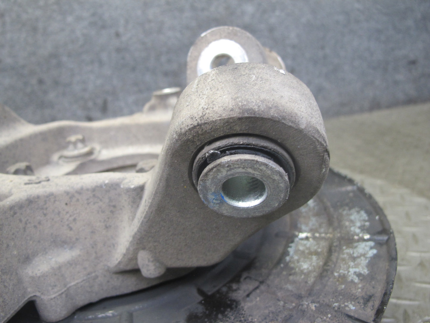 2017-2020 Maserati Levante M161 AWD Rear Right Spindle Knuckle Wheel Hub Bearing
