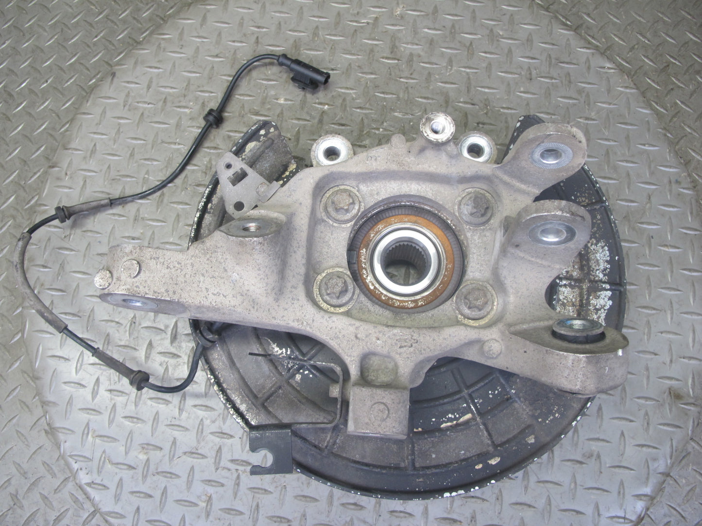 2017-2020 Maserati Levante M161 AWD Rear Right Spindle Knuckle Wheel Hub Bearing