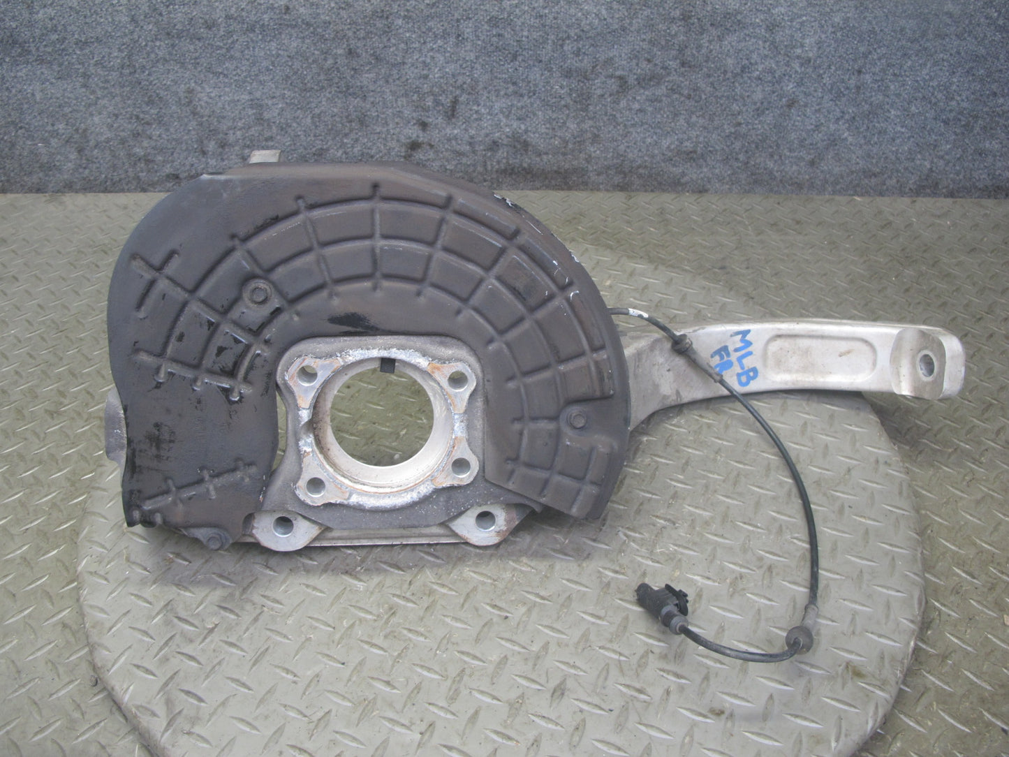 2017-2020 Maserati Levante M161 AWD Front Right Passenger Side Spindle Knuckle