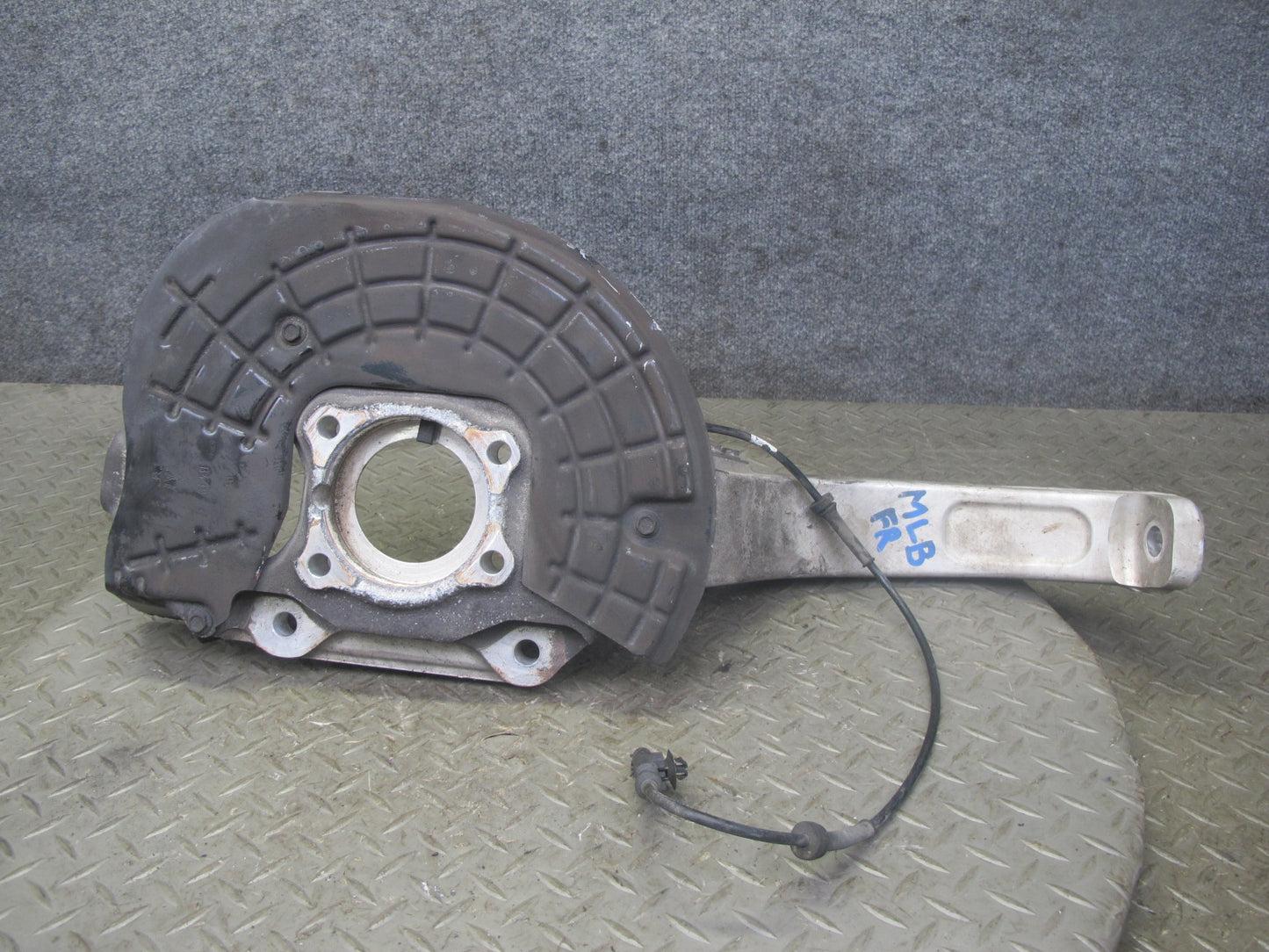 2017-2020 Maserati Levante M161 AWD Front Right Passenger Side Spindle Knuckle