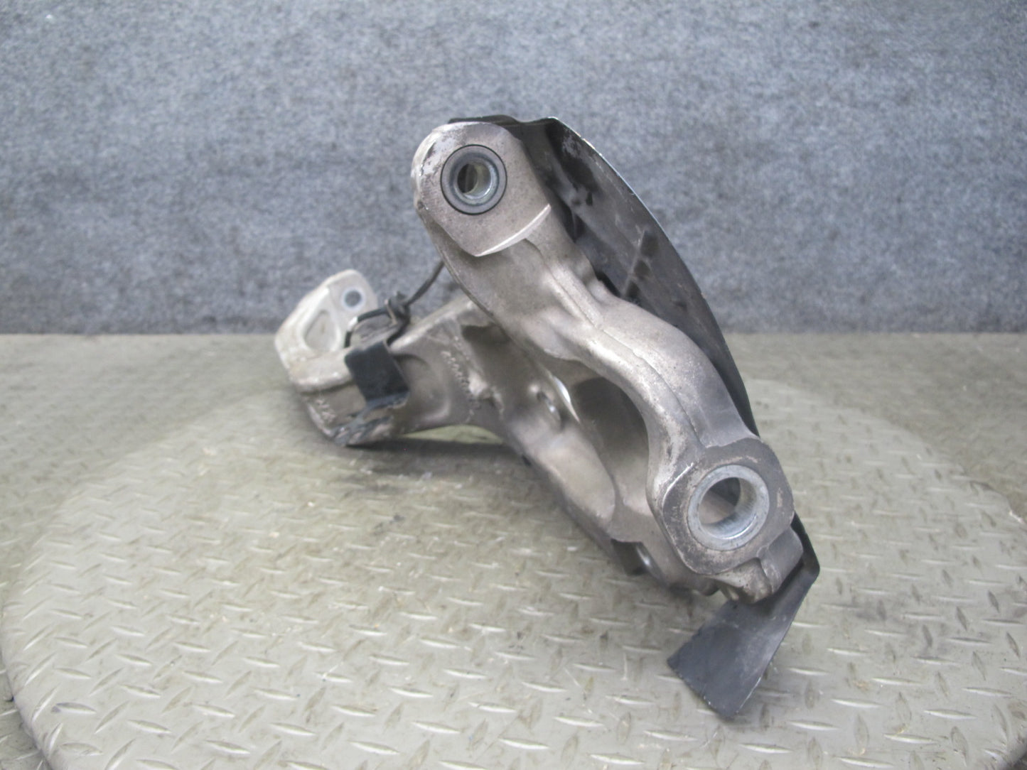 2017-2020 Maserati Levante M161 AWD Front Right Passenger Side Spindle Knuckle