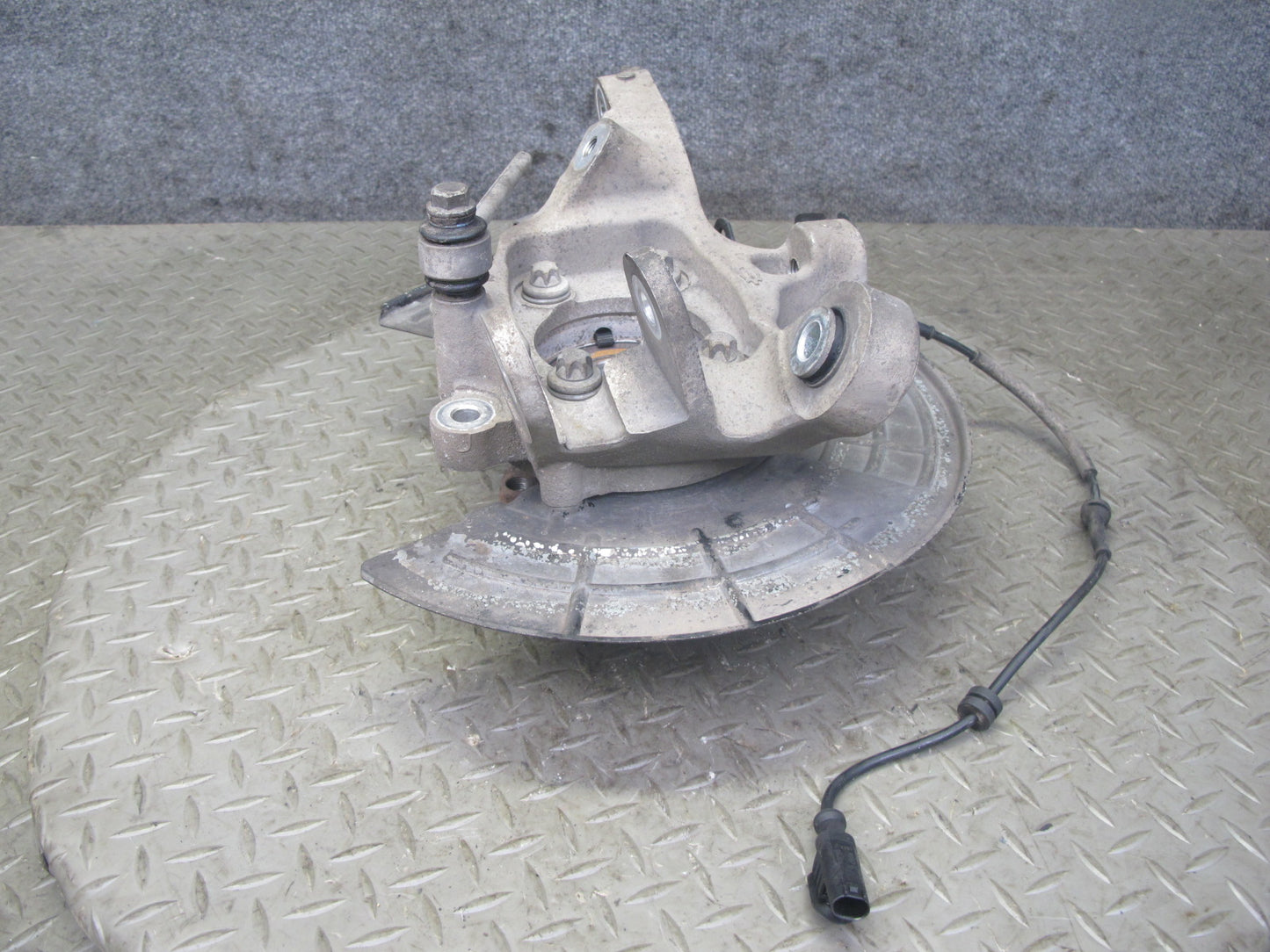 2017-2020 Maserati Levante M161 AWD Rear Left Spindle Knuckle Wheel Hub Bearing