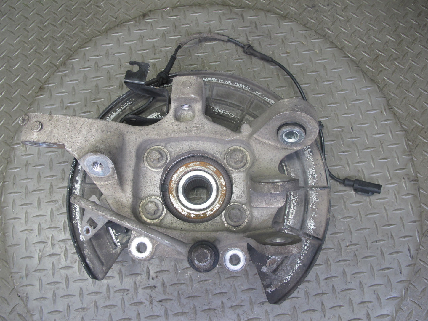 2017-2020 Maserati Levante M161 AWD Rear Left Spindle Knuckle Wheel Hub Bearing