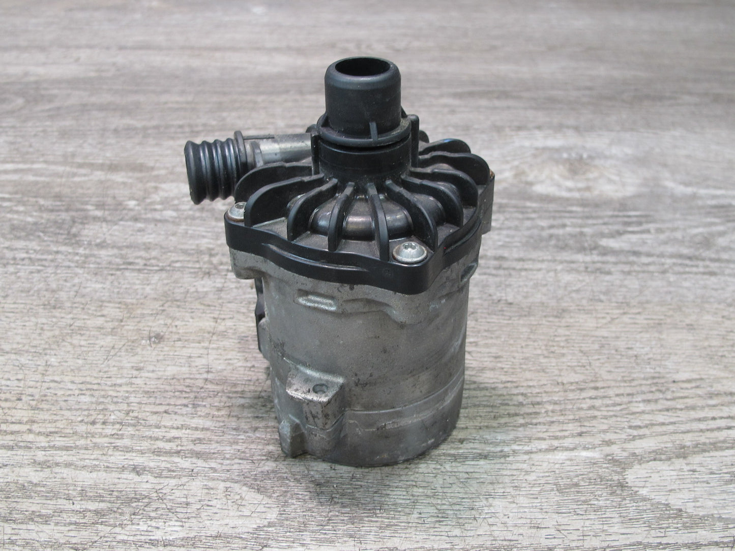 2012-2018 BMW F12 F13 M6 S63T Engine Radiator Auxiliary Water Pump