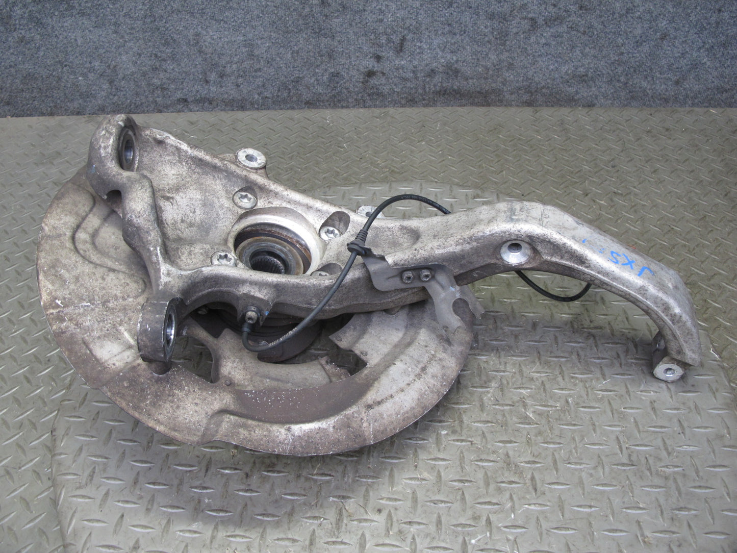 2008-2014 BMW E71 E72 X6 X6M AWD Front Left Spindle Knuckle Wheel Hub Bearing