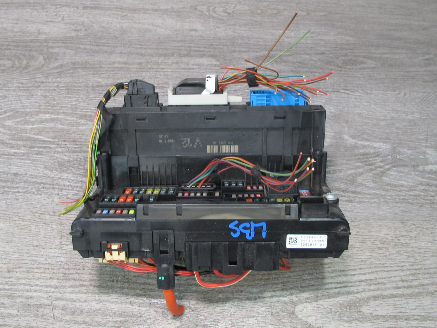 2012-2015 BMW F12 F13 F06 M6 Front Power Distribution Fuse Box Module