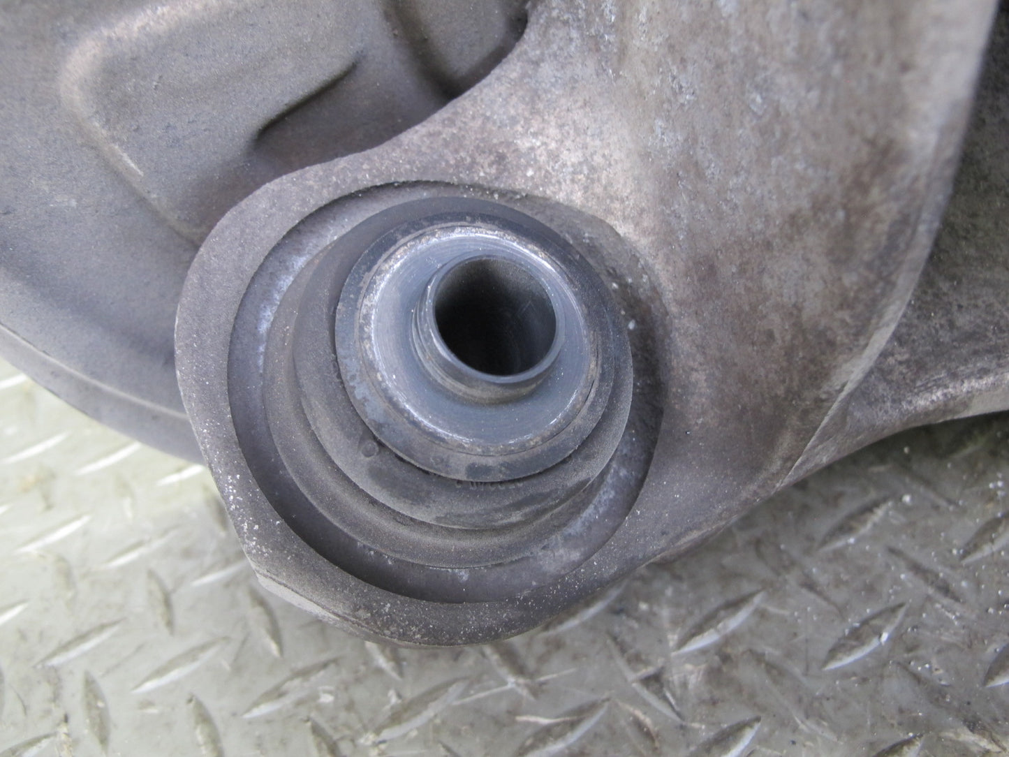 2008-2014 BMW E71 E72 X6 X6M AWD Rear Right Spindle Knuckle Wheel Hub Bearing