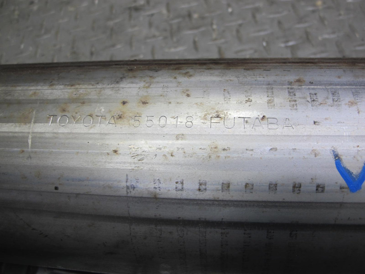 01-06 Lexus LS430 UCF30L Center Exhaust Pipe OEM