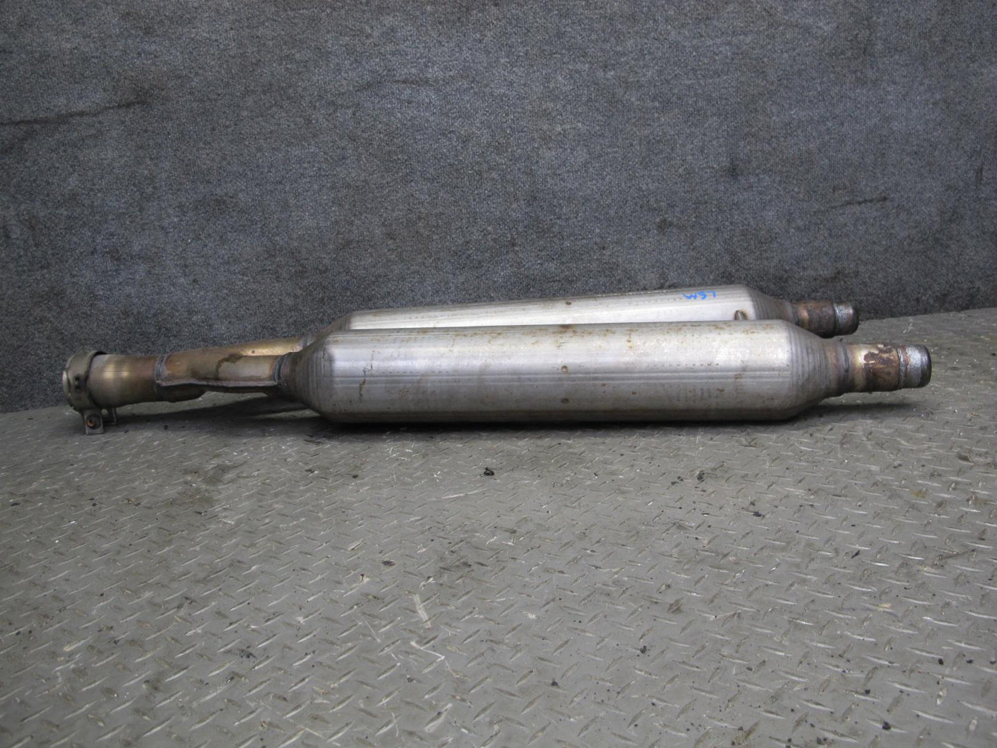 01-06 Lexus LS430 UCF30L Center Exhaust Pipe OEM