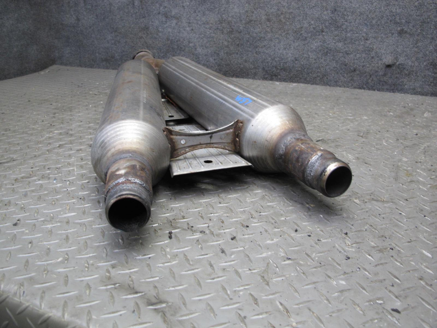01-06 Lexus LS430 UCF30L Center Exhaust Pipe OEM