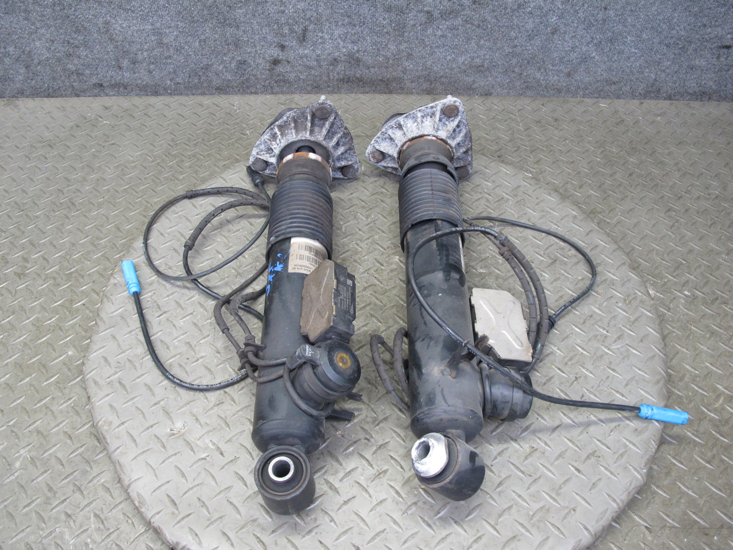 2010-2014 BMW E70 E71 X5M X6M Rear Left & Right VDC Strut Shock Absorber Set