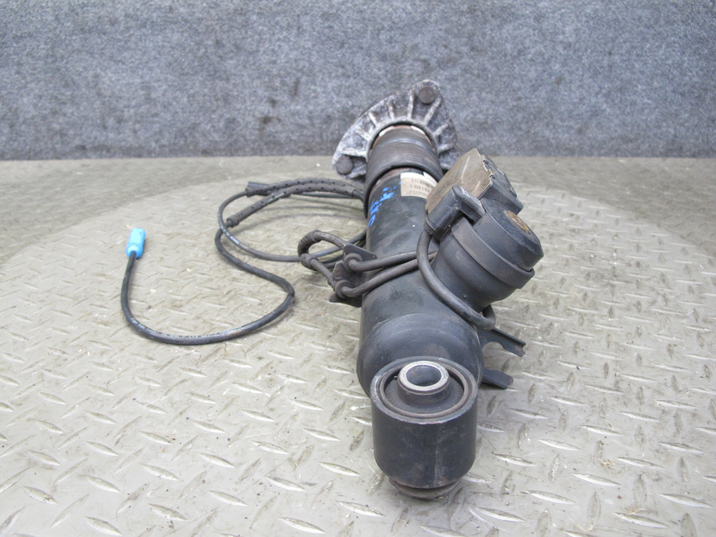 2010-2014 BMW E70 E71 X5M X6M Rear Left & Right VDC Strut Shock Absorber Set