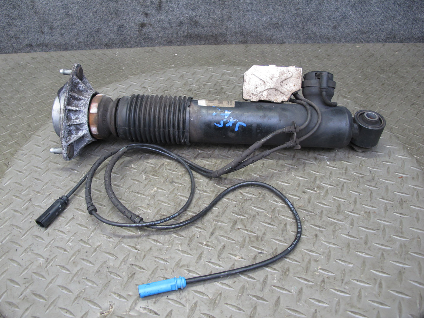 2010-2014 BMW E70 E71 X5M X6M Rear Left & Right VDC Strut Shock Absorber Set