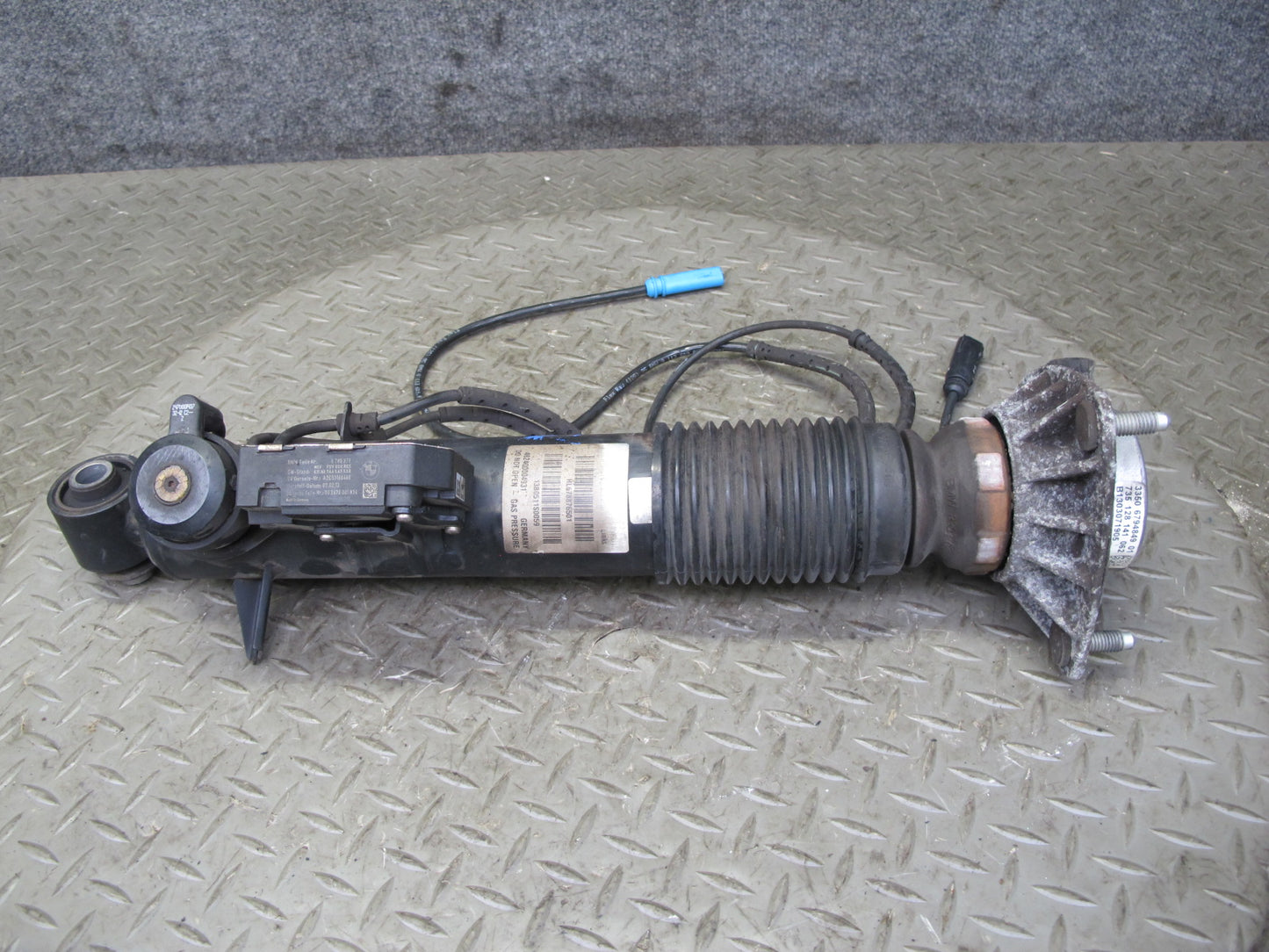 2010-2014 BMW E70 E71 X5M X6M Rear Left & Right VDC Strut Shock Absorber Set